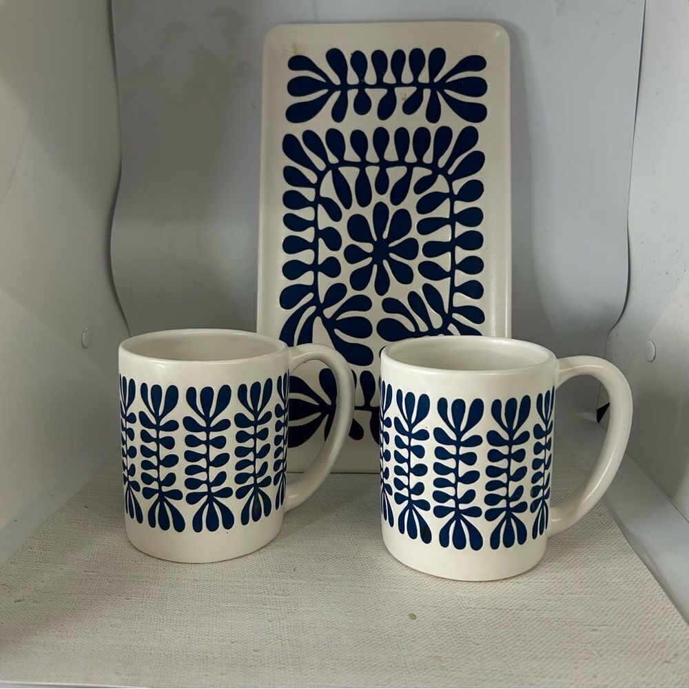 Contemporary Mug and Tray set white with Navy